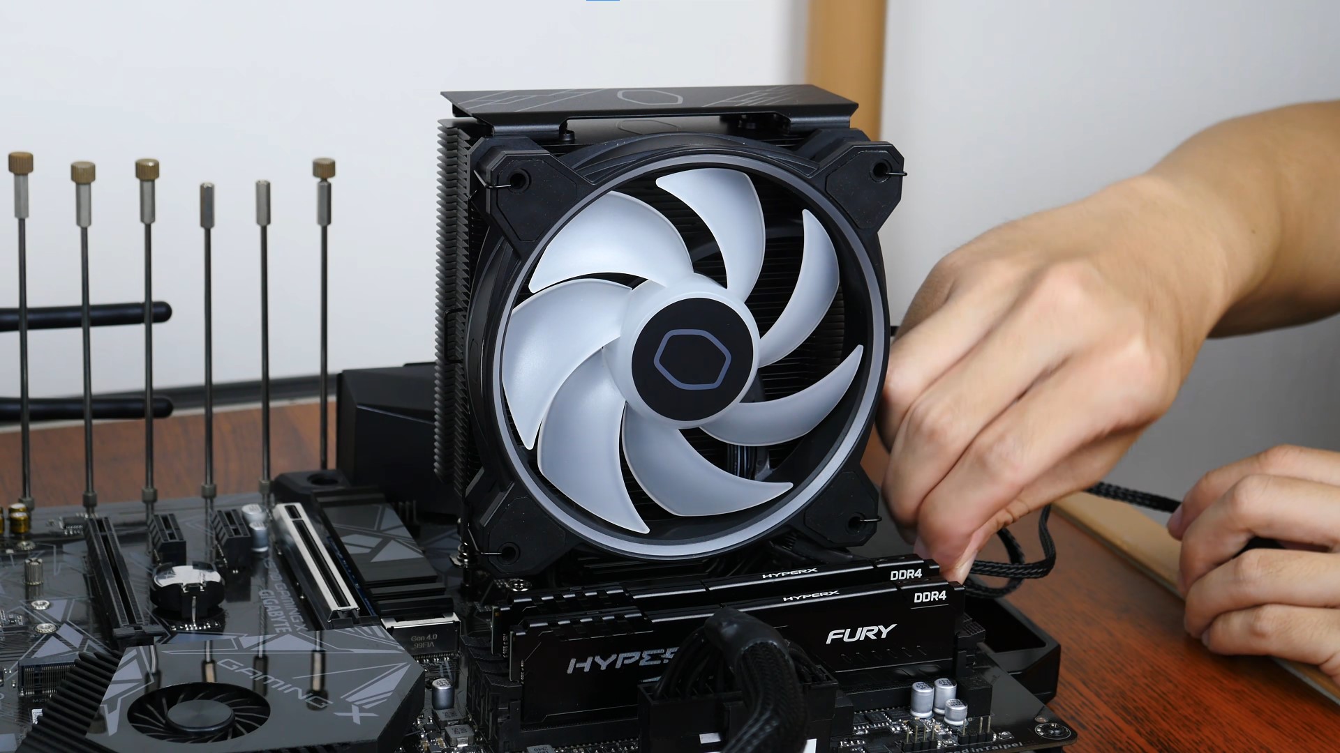 Review Cooler Master Hyper 212 Halo Black CPU Air Cooler   Fan Installation 